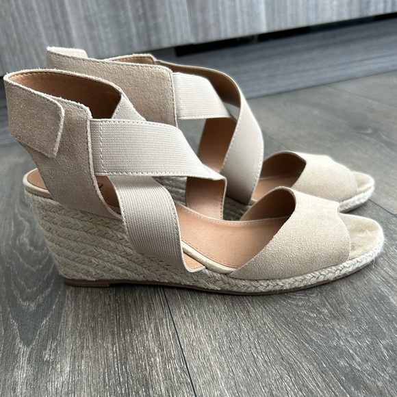 Susina wedge platform espadrilles sandals with velcro closure in beige- size 8 - Picture 2 of 8